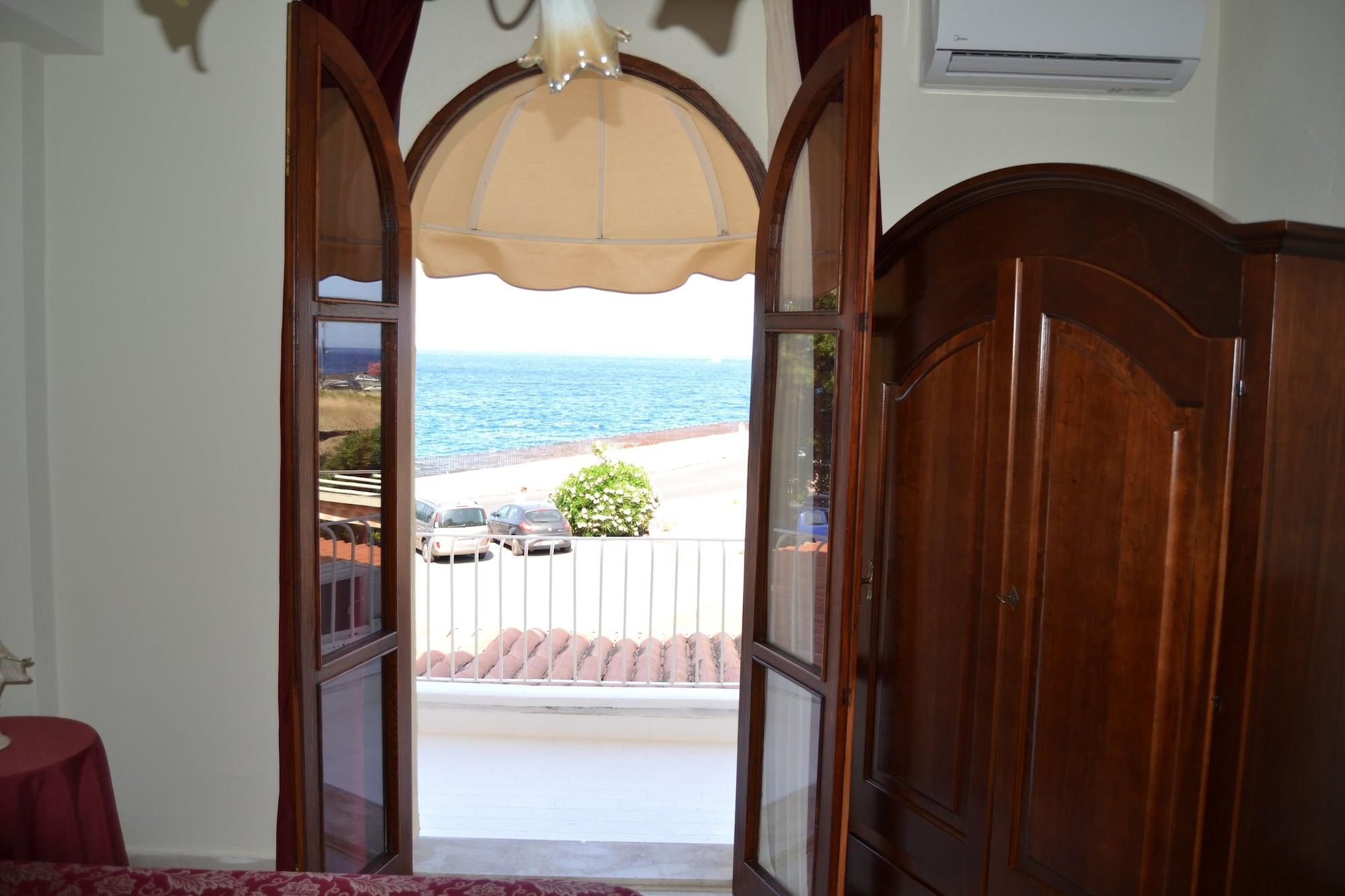 Hotel Porto Azzurro Giardini Naxos Exterior foto