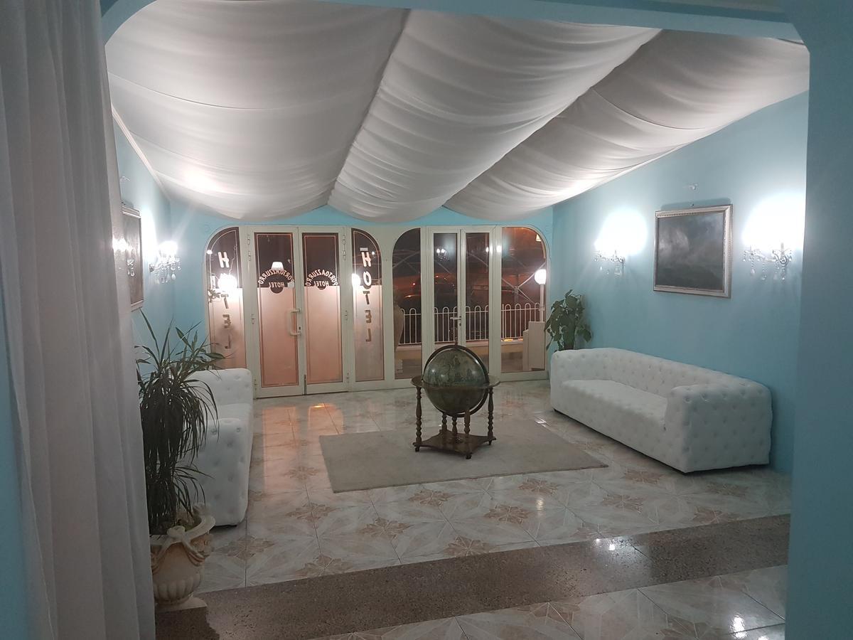 Hotel Porto Azzurro Giardini Naxos Exterior foto