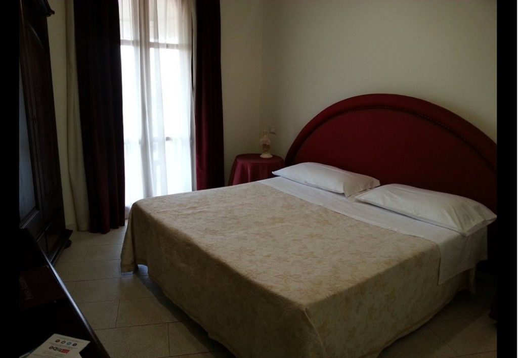 Hotel Porto Azzurro Giardini Naxos Exterior foto